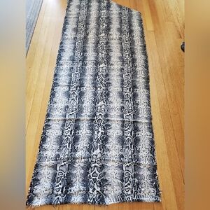 Tommy Bahama Light Cashmere Snakeskin Wrap